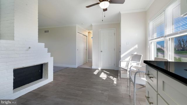 10 BLUE RIDGE DR, Levittown, PA 19057