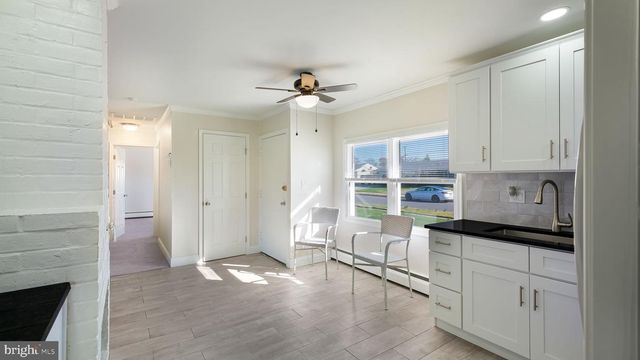 10 BLUE RIDGE DR, Levittown, PA 19057