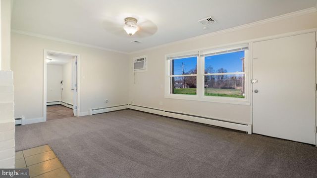 10 BLUE RIDGE DR, Levittown, PA 19057