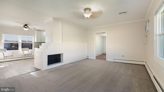 10 BLUE RIDGE DR, Levittown, PA 19057