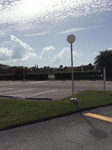 470 Executive Center Drive 2k, West Palm Beach, FL 33401