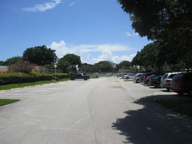 470 Executive Center Drive 2k, West Palm Beach, FL 33401