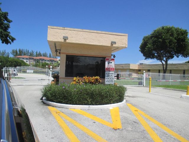 470 Executive Center Drive 2k, West Palm Beach, FL 33401