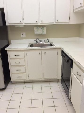 470 Executive Center Drive 2k, West Palm Beach, FL 33401