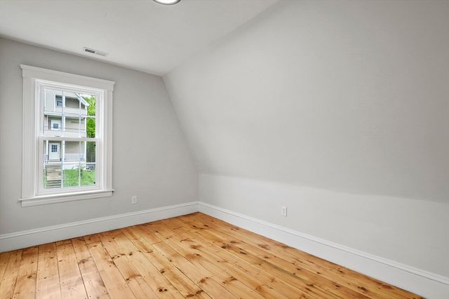 30 Boardman St, Worcester, MA 01606