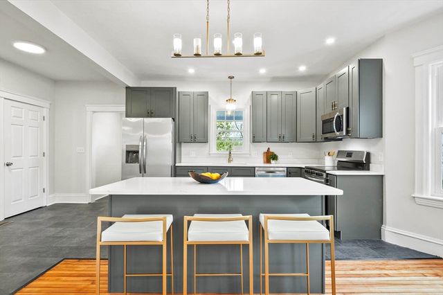 30 Boardman St, Worcester, MA 01606