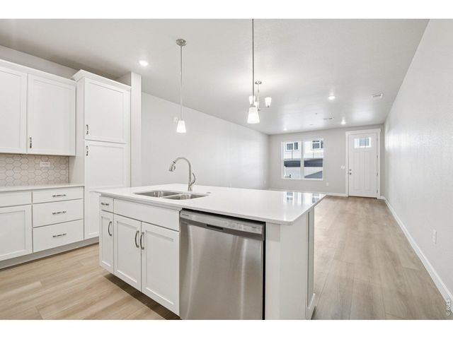 410 High Point Dr B-104, Longmont, CO 80504