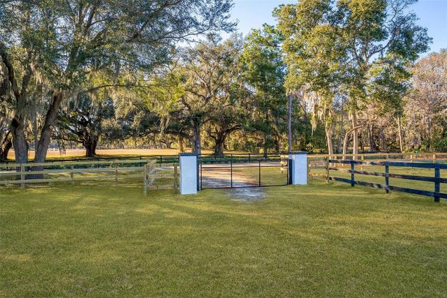 8245 NW 137TH AVENUE, Morriston, FL 32668