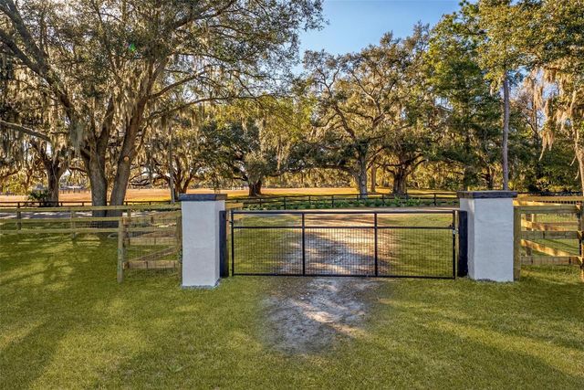 8245 NW 137TH AVENUE, Morriston, FL 32668