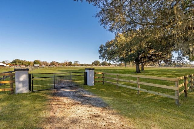 8245 NW 137TH AVENUE, Morriston, FL 32668