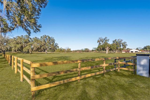 8245 NW 137TH AVENUE, Morriston, FL 32668