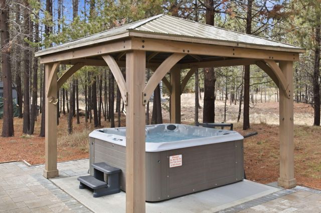 55075 Lazy River Drive, Bend, OR 97707