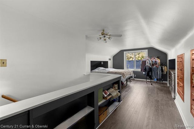 6879 N Lafayette Street, Dearborn Heights, MI 48127