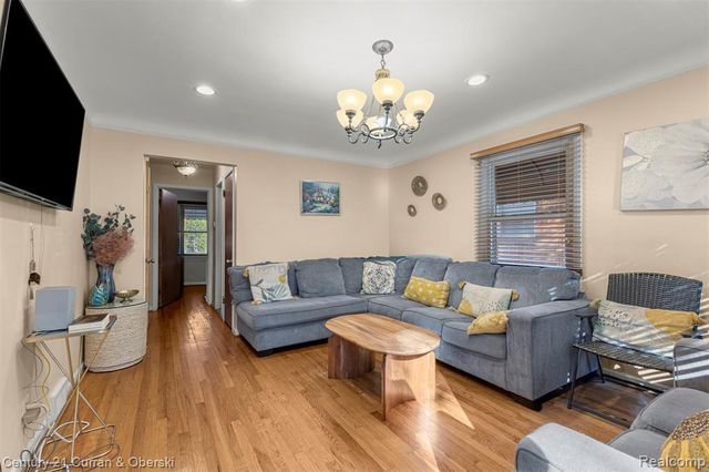 6879 N Lafayette Street, Dearborn Heights, MI 48127