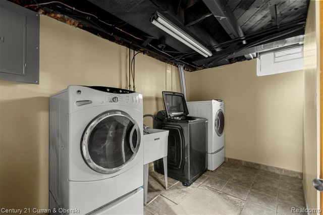 6879 N Lafayette Street, Dearborn Heights, MI 48127