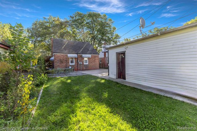 6879 N Lafayette Street, Dearborn Heights, MI 48127
