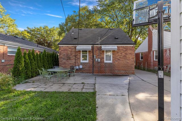 6879 N Lafayette Street, Dearborn Heights, MI 48127