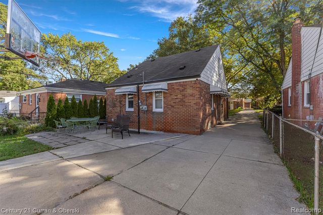 6879 N Lafayette Street, Dearborn Heights, MI 48127