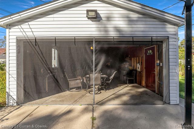 6879 N Lafayette Street, Dearborn Heights, MI 48127