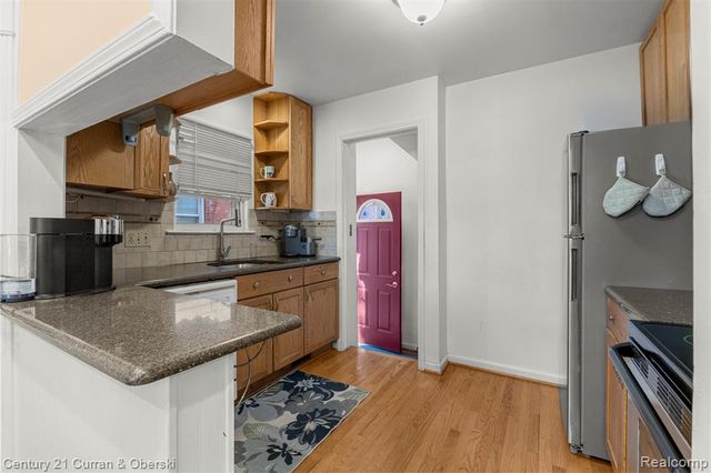 6879 N Lafayette Street, Dearborn Heights, MI 48127