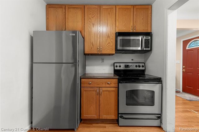 6879 N Lafayette Street, Dearborn Heights, MI 48127