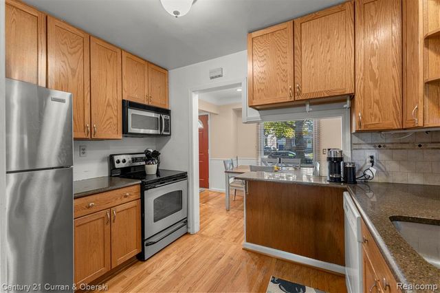 6879 N Lafayette Street, Dearborn Heights, MI 48127