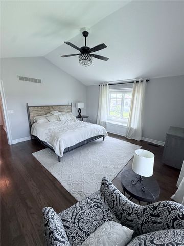 902 NE Lake View Drive, Ankeny, IA 50021