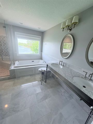 902 NE Lake View Drive, Ankeny, IA 50021