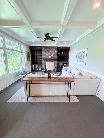 902 NE Lake View Drive, Ankeny, IA 50021