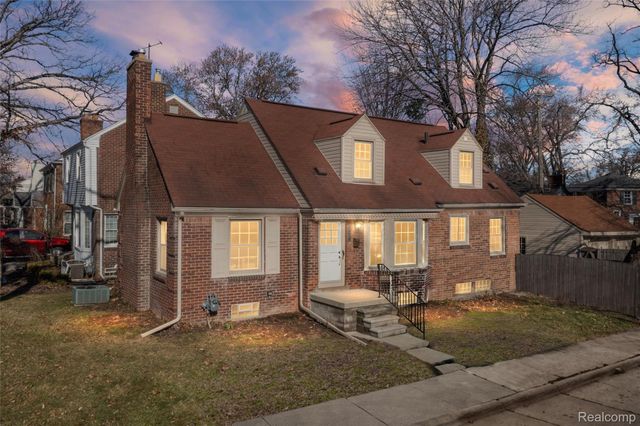 20701 Toles Lane, Grosse Pointe Woods, MI 48236