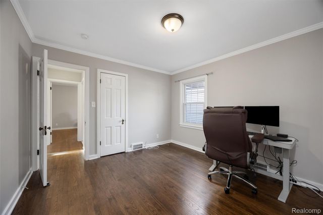 20701 Toles Lane, Grosse Pointe Woods, MI 48236