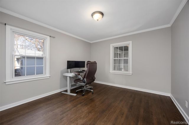 20701 Toles Lane, Grosse Pointe Woods, MI 48236