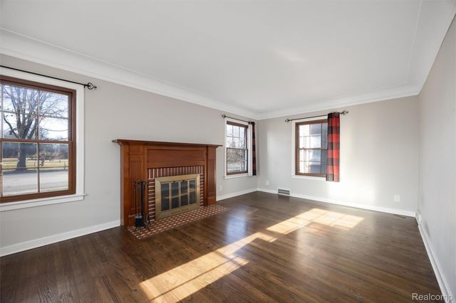 20701 Toles Lane, Grosse Pointe Woods, MI 48236