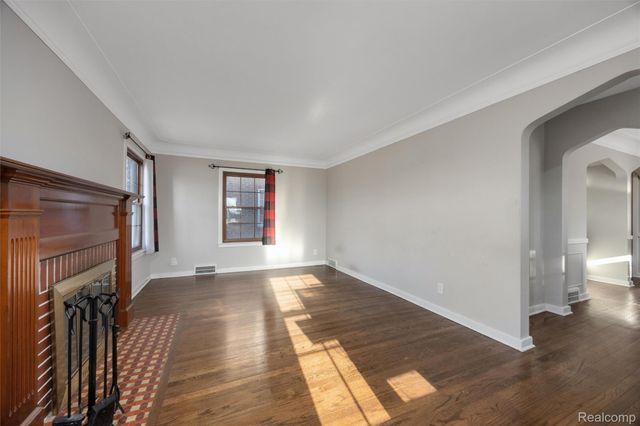 20701 Toles Lane, Grosse Pointe Woods, MI 48236