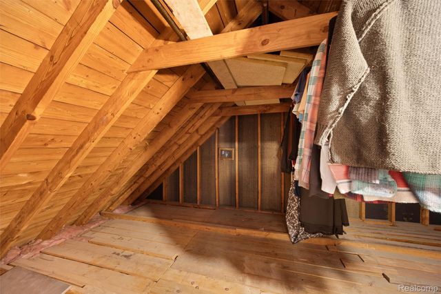 20701 Toles Lane, Grosse Pointe Woods, MI 48236