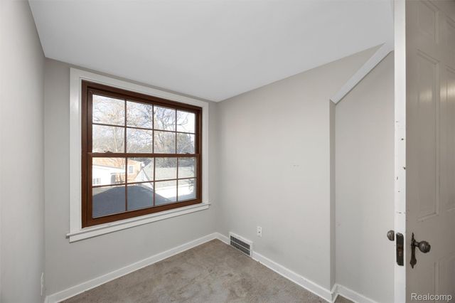 20701 Toles Lane, Grosse Pointe Woods, MI 48236