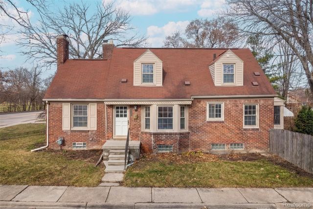 20701 Toles Lane, Grosse Pointe Woods, MI 48236