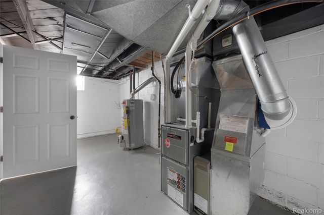 20701 Toles Lane, Grosse Pointe Woods, MI 48236