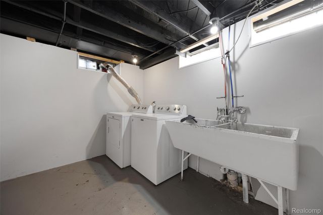 20701 Toles Lane, Grosse Pointe Woods, MI 48236