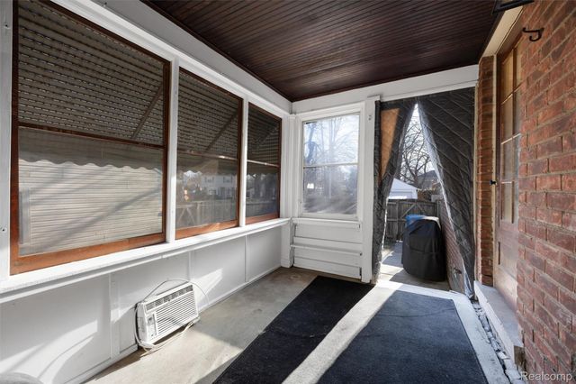 20701 Toles Lane, Grosse Pointe Woods, MI 48236