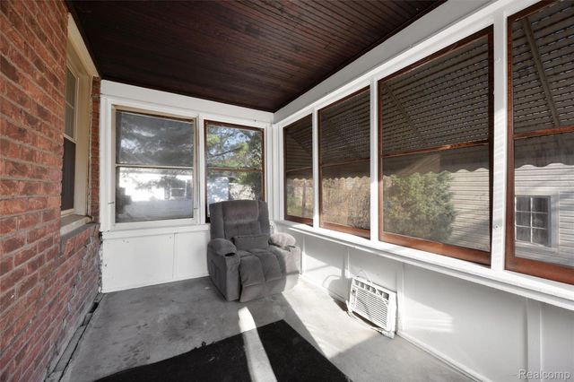 20701 Toles Lane, Grosse Pointe Woods, MI 48236