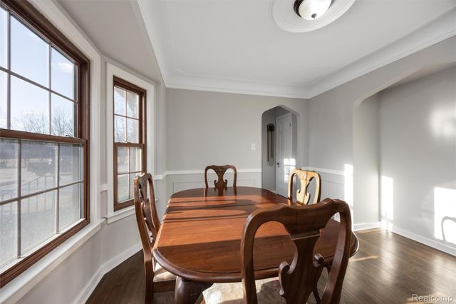 20701 Toles Lane, Grosse Pointe Woods, MI 48236