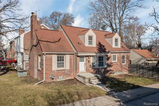 20701 Toles Lane, Grosse Pointe Woods, MI 48236