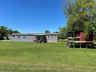 322 E College Street, Fairfield, TX 75840
