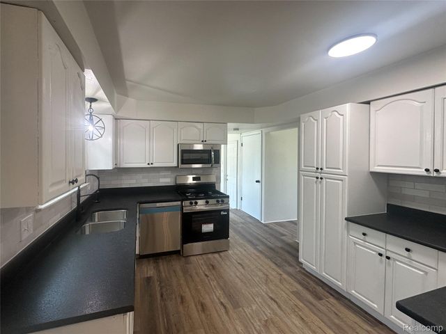 13208 Cloverlawn Drive, Sterling Heights, MI 48312