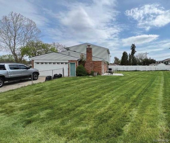 13208 Cloverlawn Drive, Sterling Heights, MI 48312