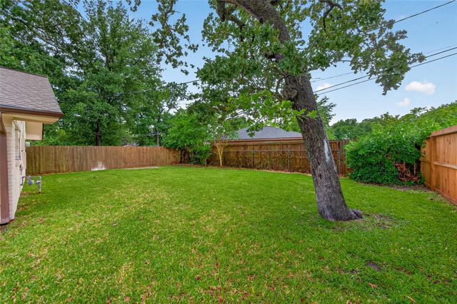 1341 Conrad Sauer Drive, Houston, TX 77043