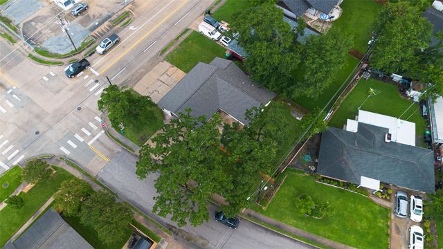 1341 Conrad Sauer Drive, Houston, TX 77043