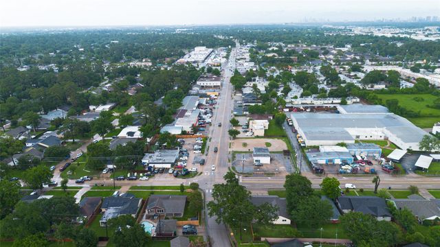 1341 Conrad Sauer Drive, Houston, TX 77043