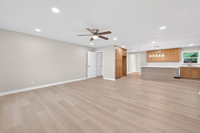 1341 Conrad Sauer Drive, Houston, TX 77043